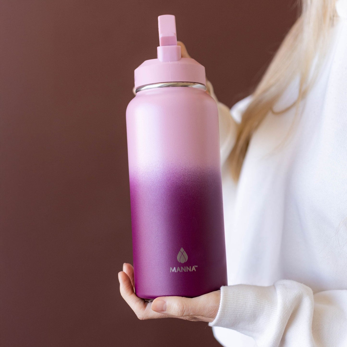 32-oz-powel-bottle-c7 32_Manna_Website_Lifestyles-2.jpg