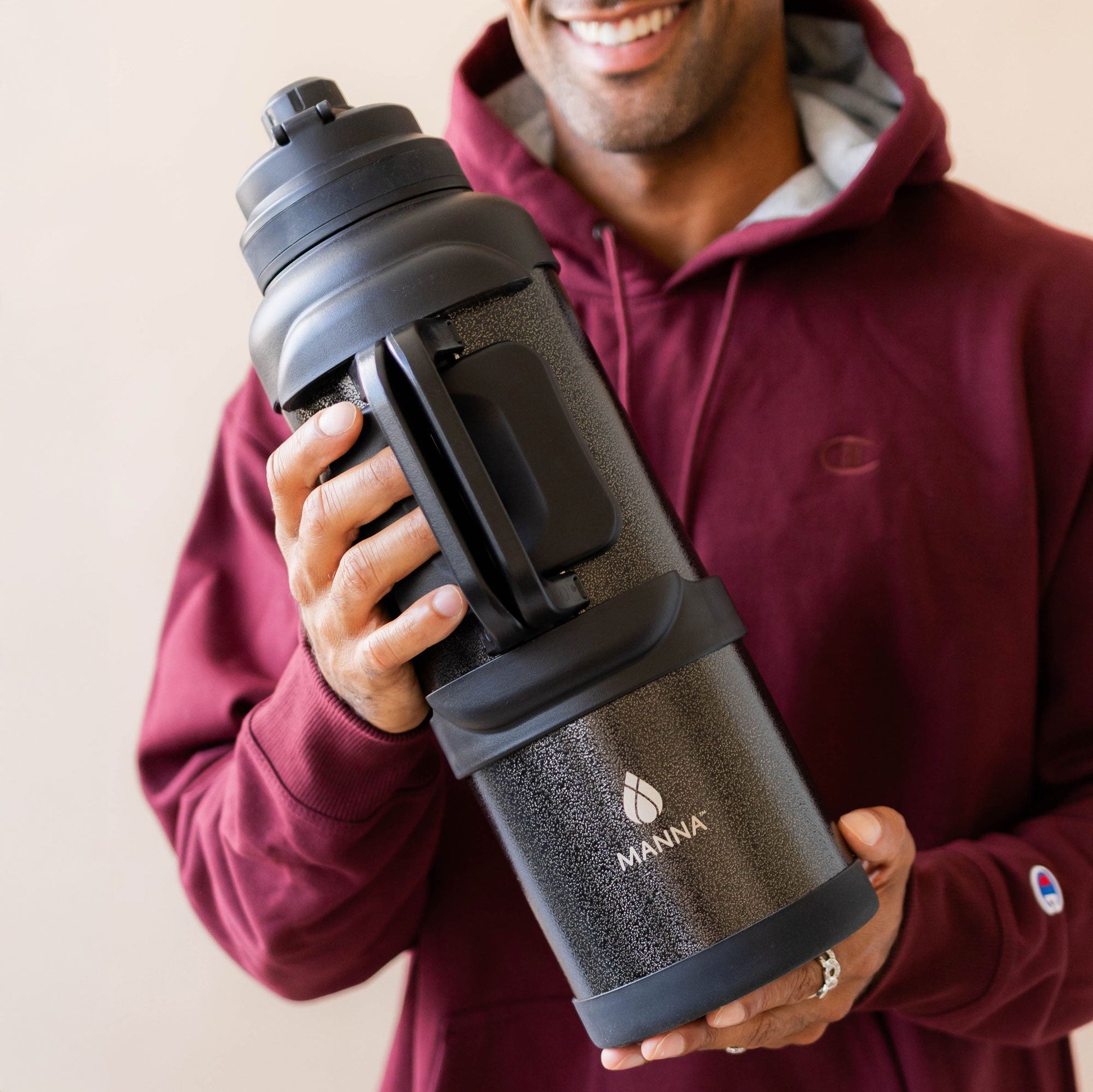 4l-titan-bottle-135-oz-y5 5Manna_Website_Lifestyles-29.jpg